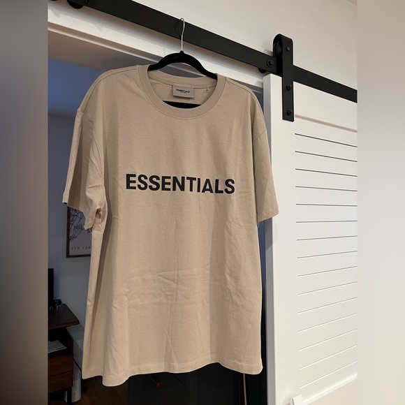 Never worn Essentials Tee- Size Large - Picture 1 of 3